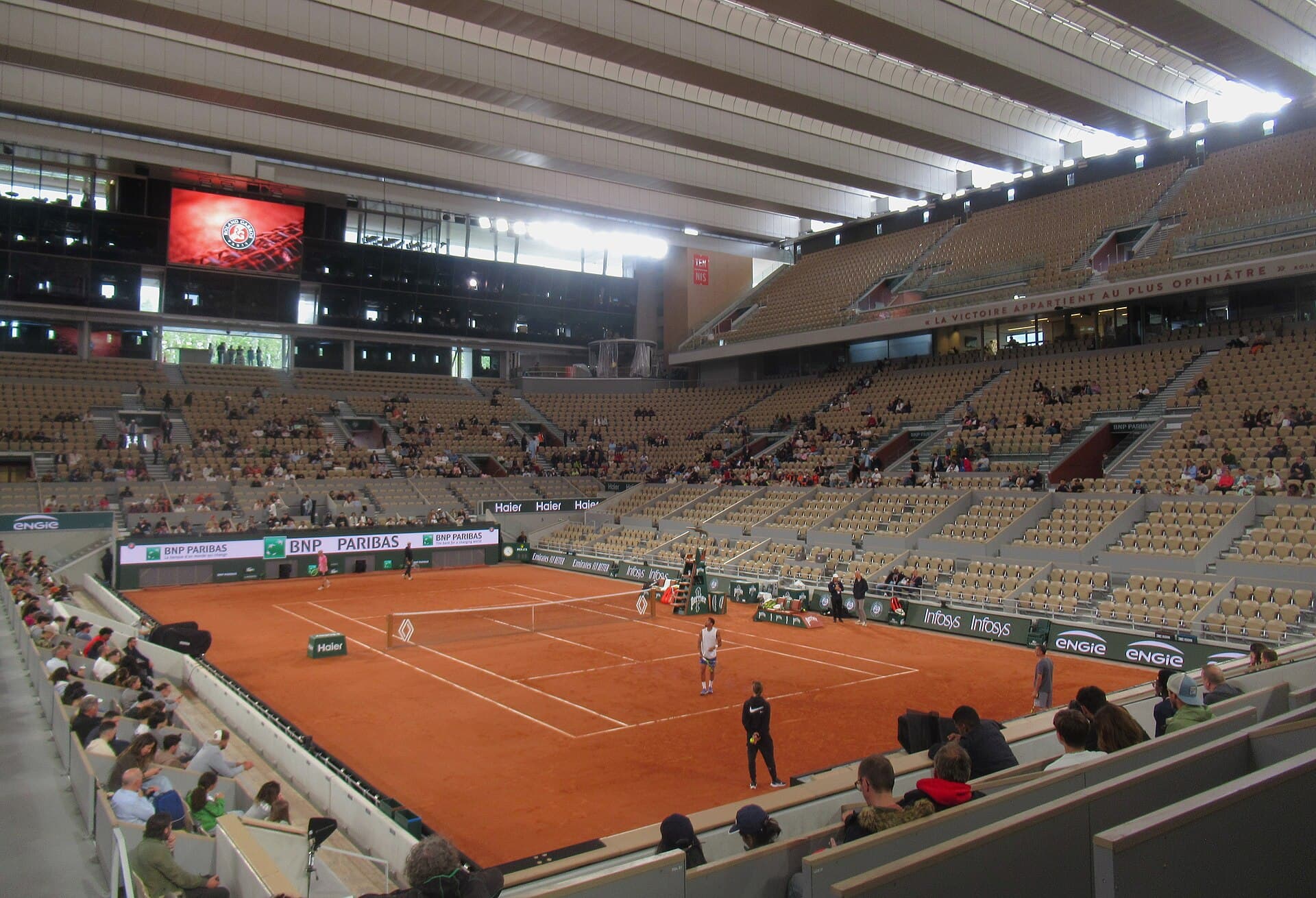 Clay court beneath the retractable roof and tiered seating of Court Philippe-Chatrier.